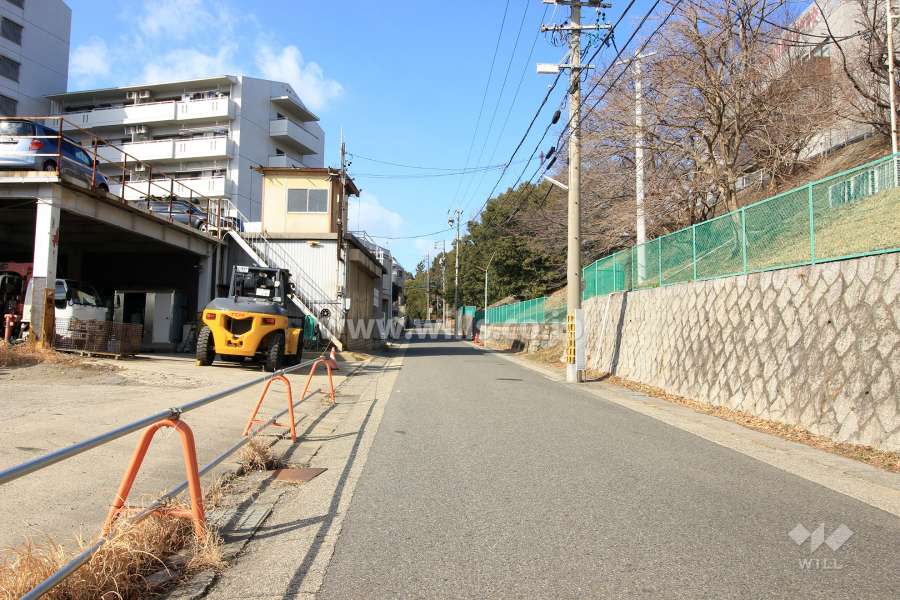 敷地東側の前面道路