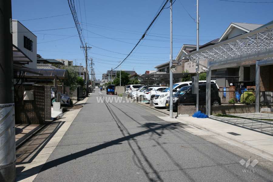 敷地南側の前面道路
