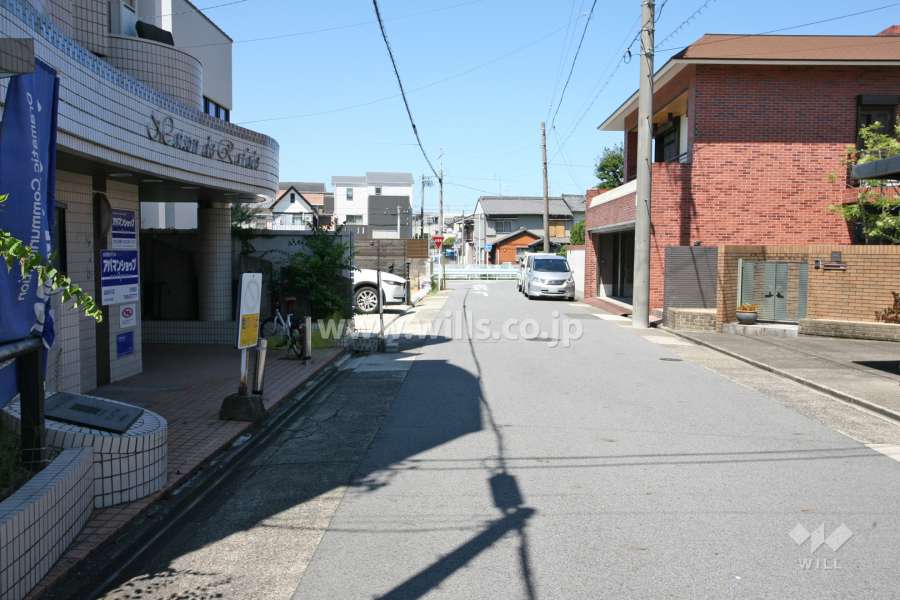 敷地北側の前面道路