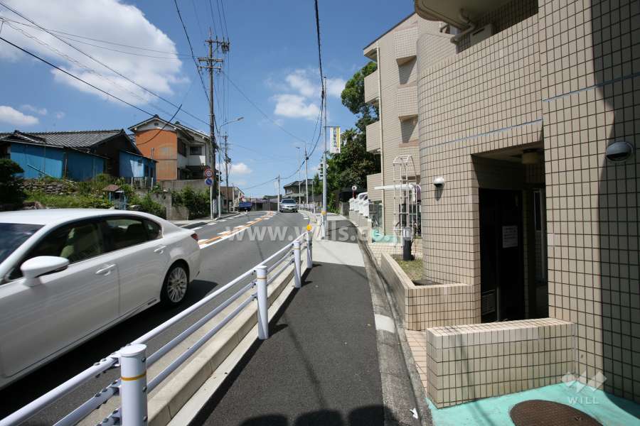 敷地南側の前面道路