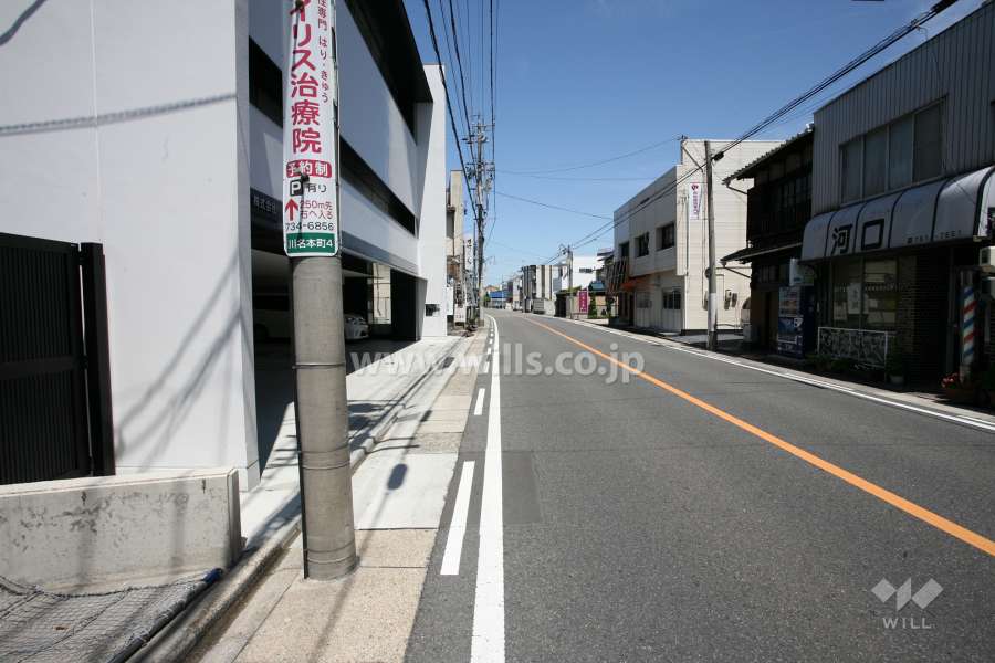 敷地北側の前面道路(飯田街道)