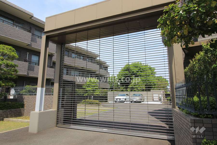 駐車場出入り口（リングシャッター付き）