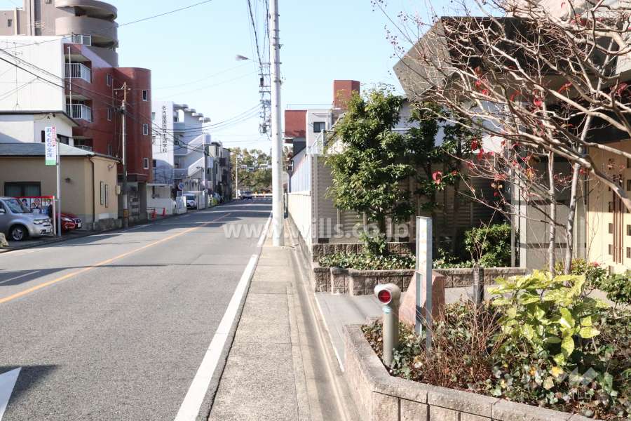 敷地南側の前面道路