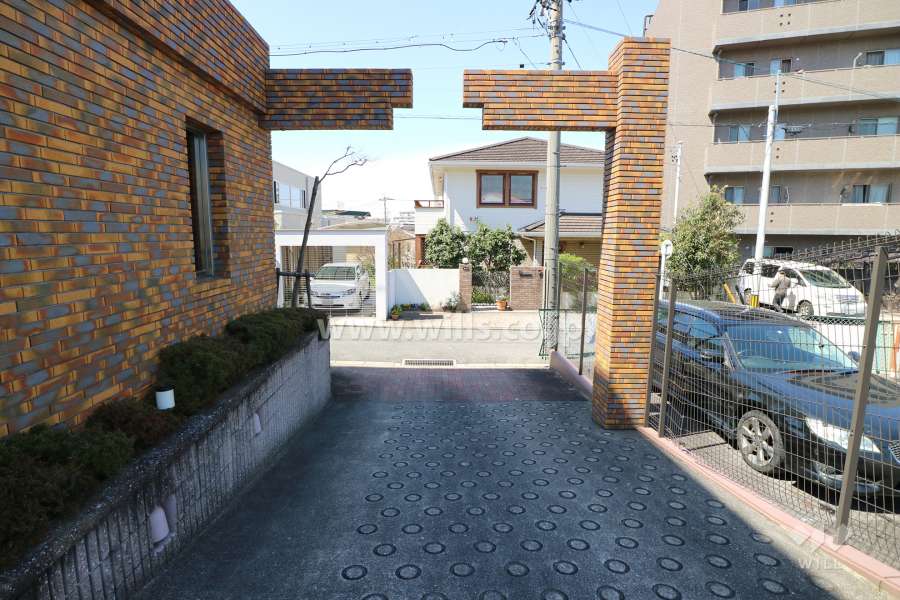 敷地内駐車場（屋外機械式）の出入り口