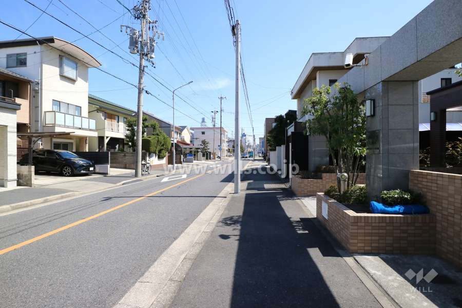 敷地北側の前面道路