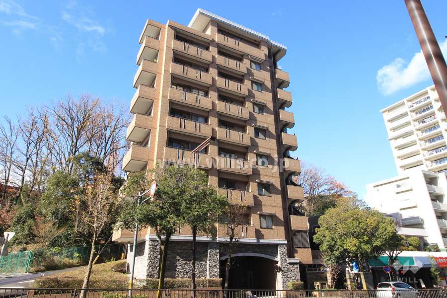 ファミール山手通の外観（東側から）