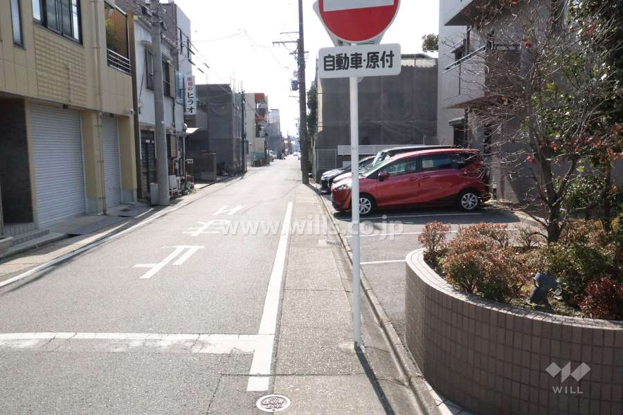敷地東側の前面道路