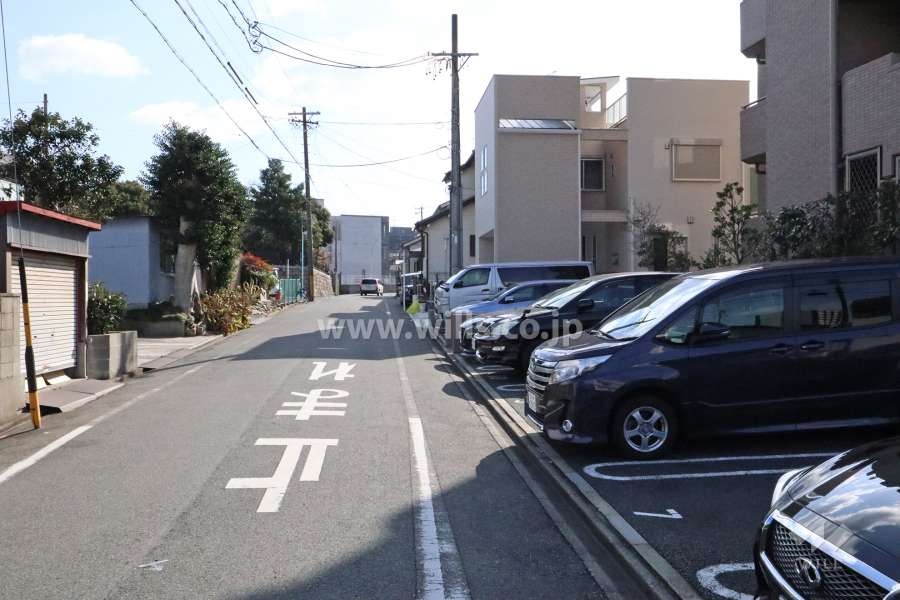 敷地北側の前面道路