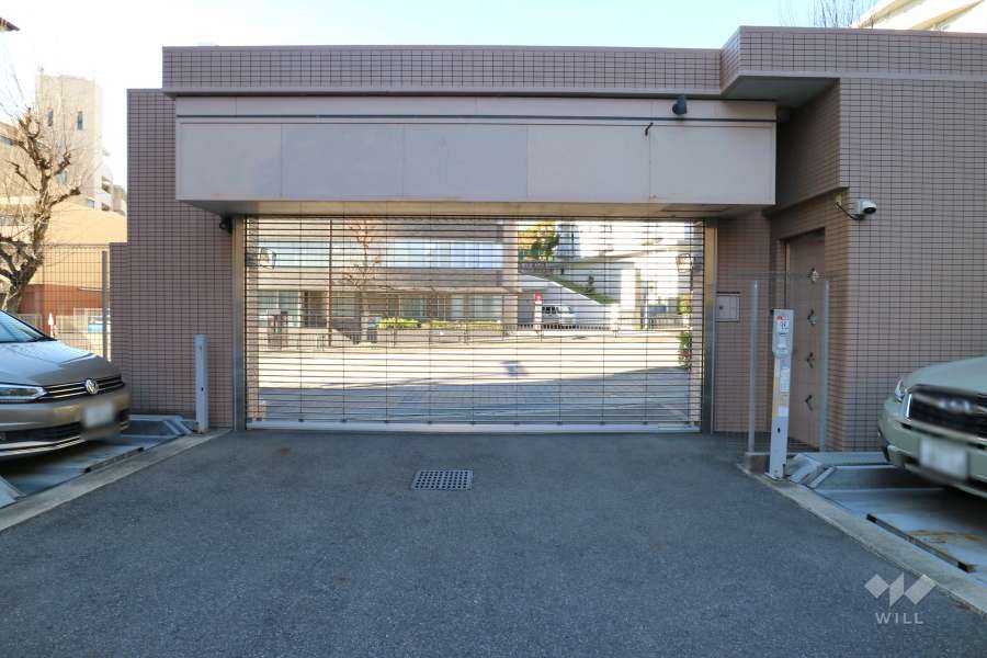 駐車場の出入り口（リングシャッター付き）