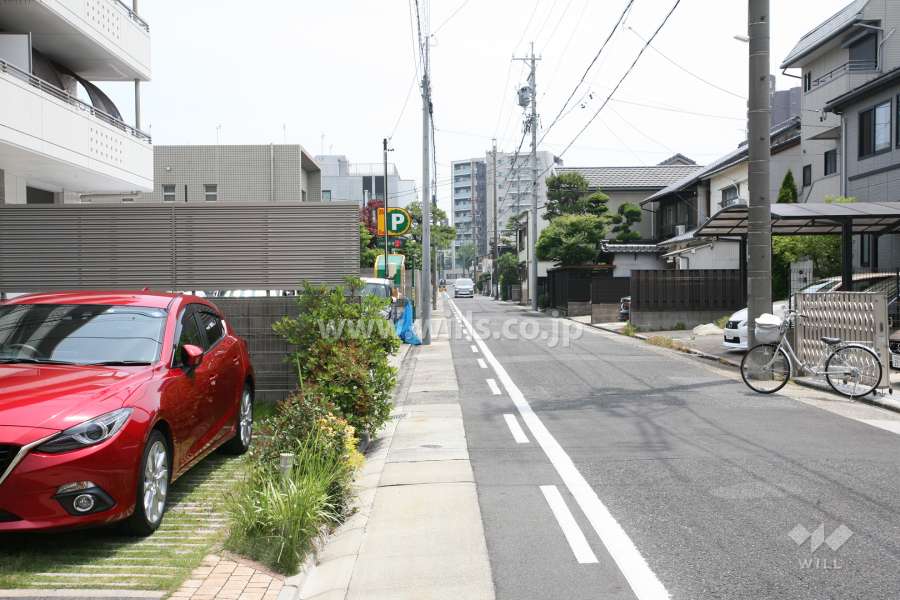 敷地南側の前面道路