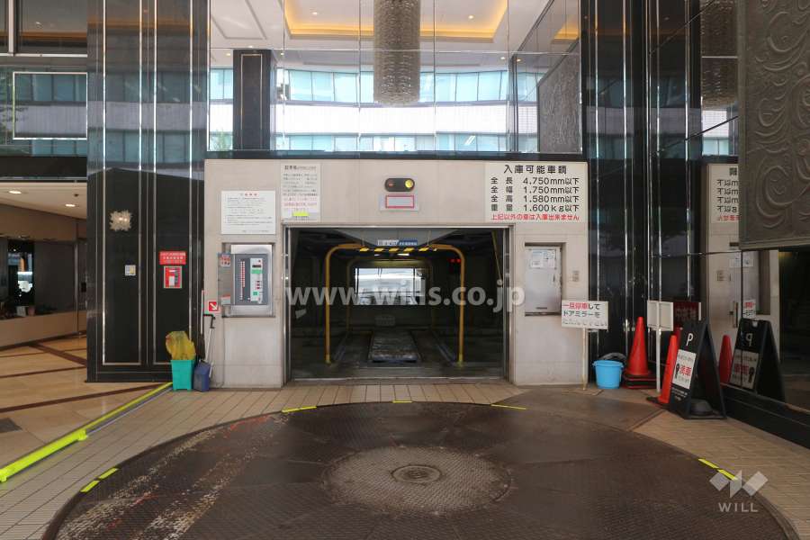 駐車場出入り口