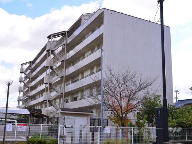 ブロド高槻の外観(北西側から)