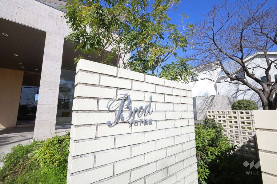 エントランスに設置された銘板