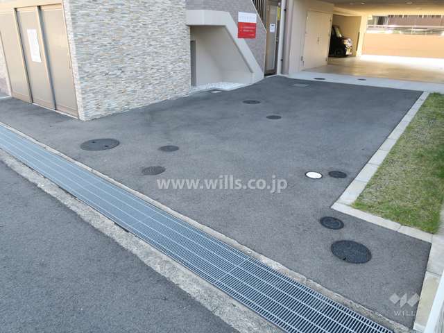 駐車場出入り口