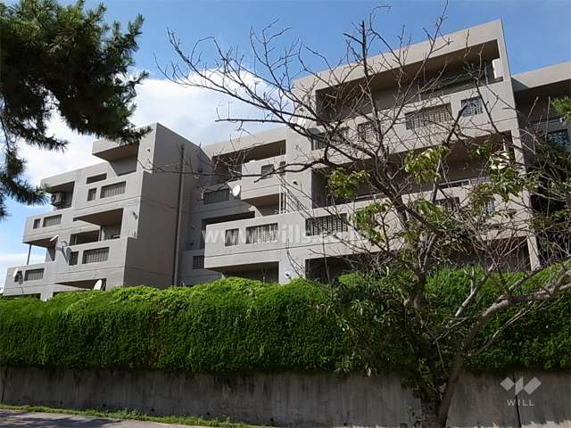 藤和ライブタウン仁川（南側の棟）の外観（南側から）