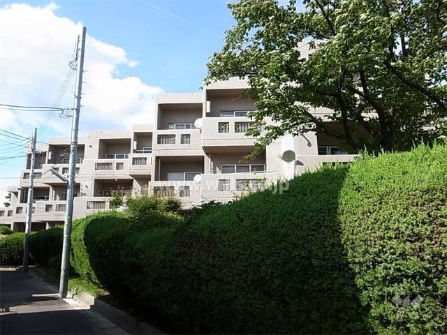 藤和ライブタウン仁川（北側の棟）の外観（南側から）