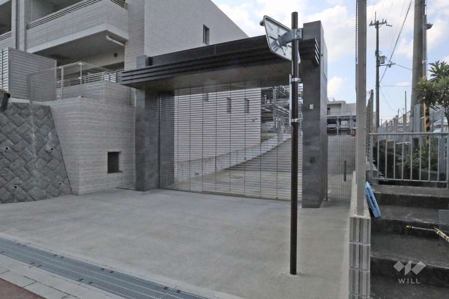 駐車場の出入り口（リングシャッター付き）