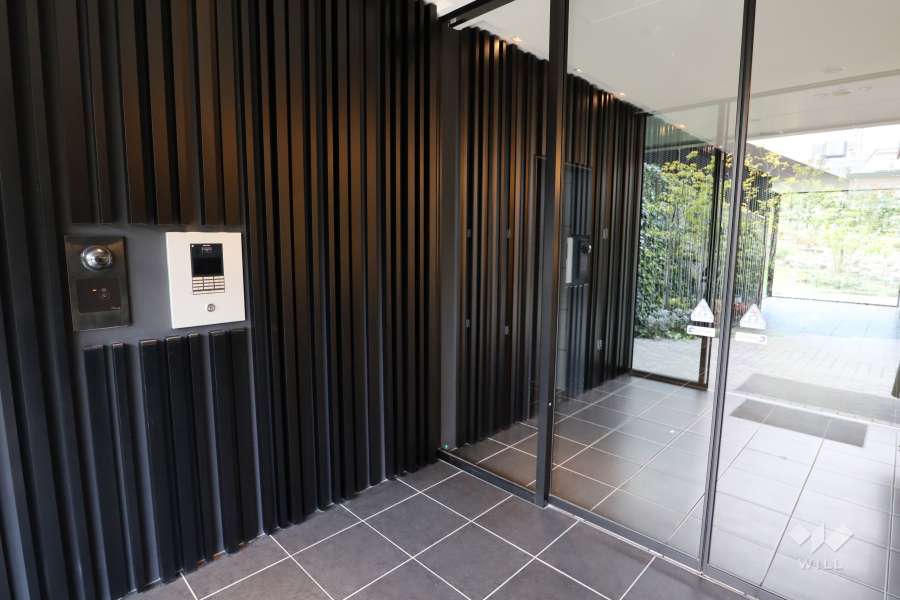 エントランスはオートロック付です。