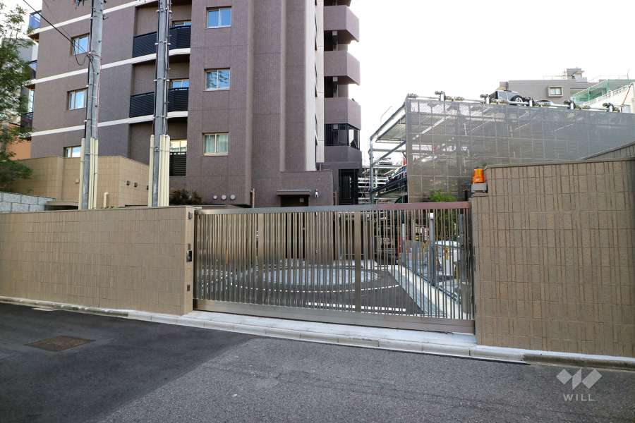 駐車場出入り口