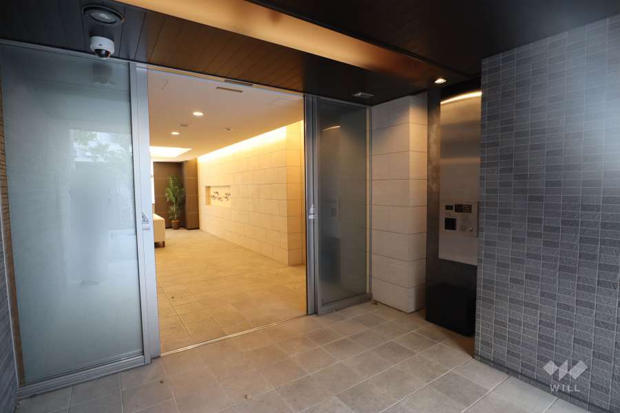 エントランスはオートロック付きです。