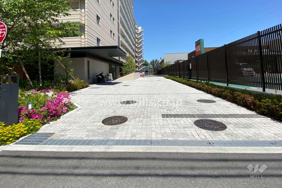 駐車場出入り口
