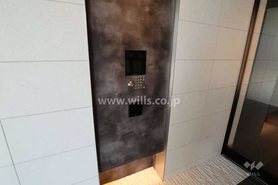 エントランスはオートロック付きです。