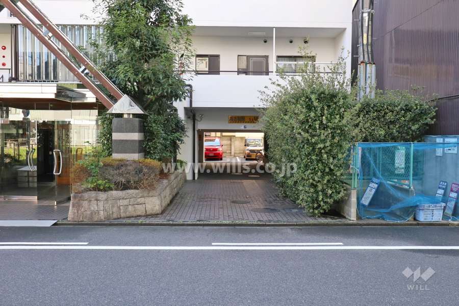 駐車場出入り口 