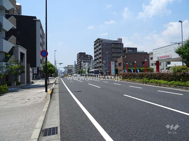 敷地北側の前面道路。国道2号線です。