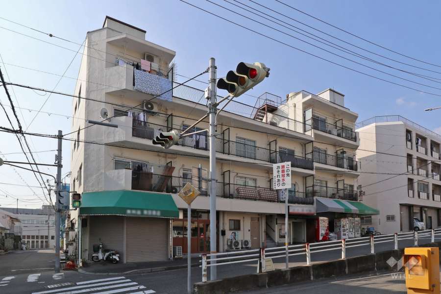 灘中央ビルの外観（東側から）