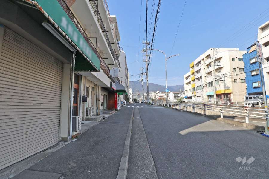 敷地東側の前面道路