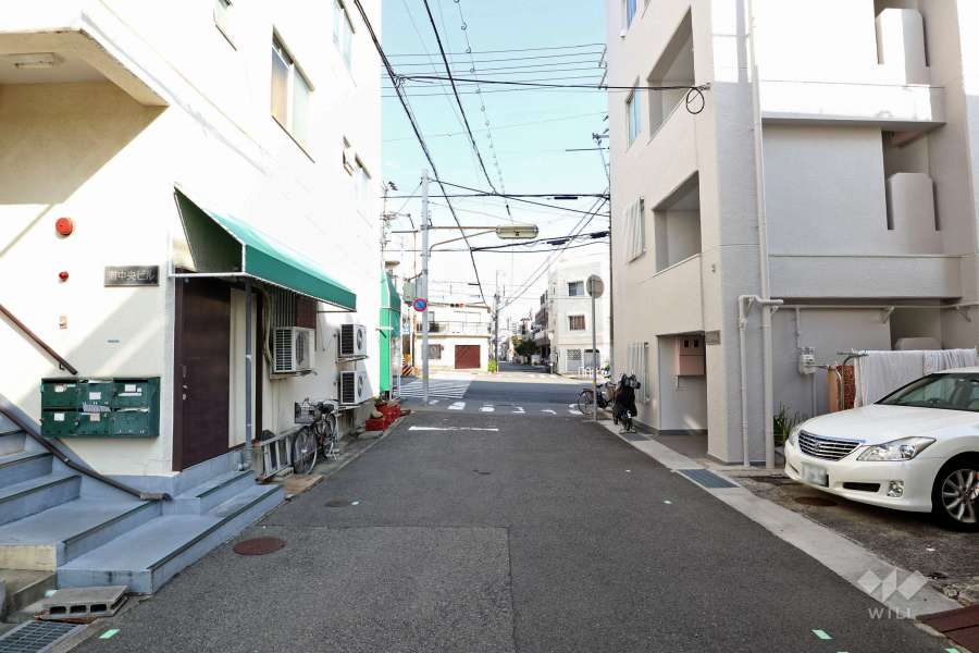 敷地南側の前面道路