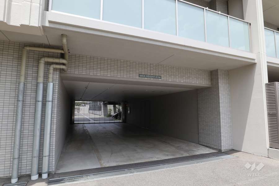 駐車場の出入口(南側)