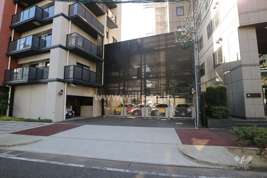 駐車場出入り口