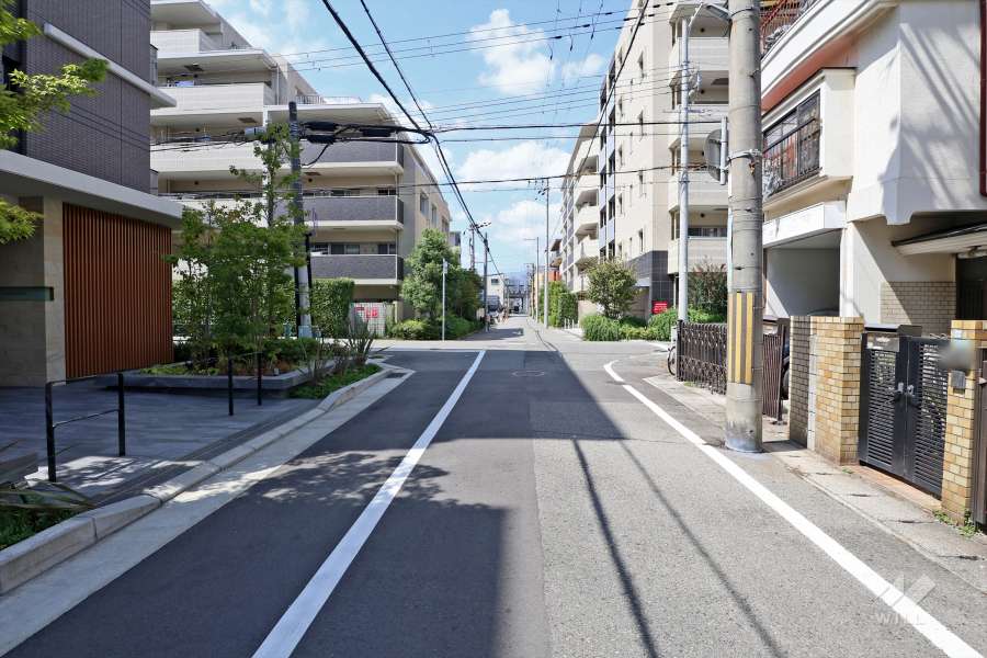 敷地北側の前面道路