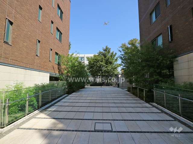 敷地内通路（A棟とB棟の間）-(2)