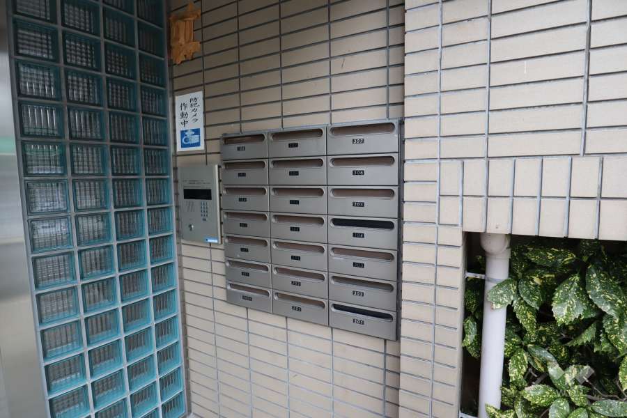 共用ポストとオートロックの操作盤