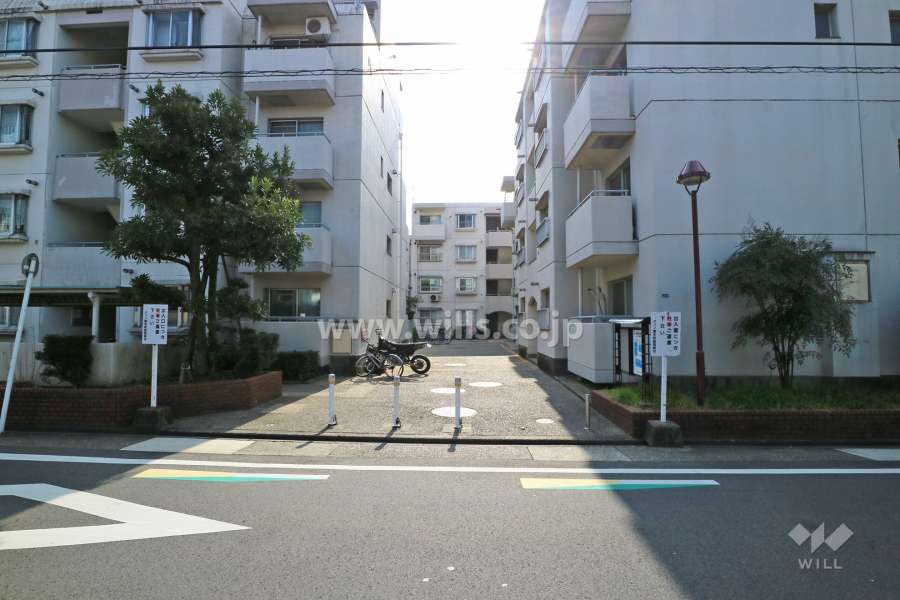 敷地入り口