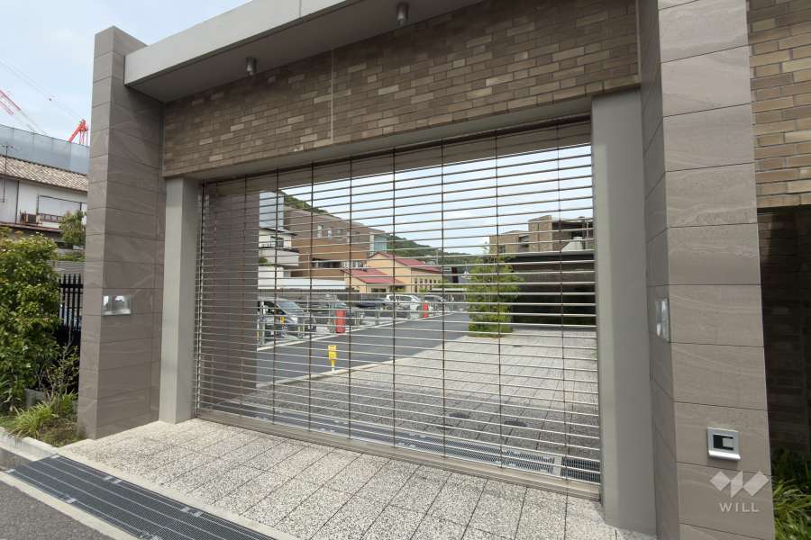 駐車場の出入口（リングシャッター付き）