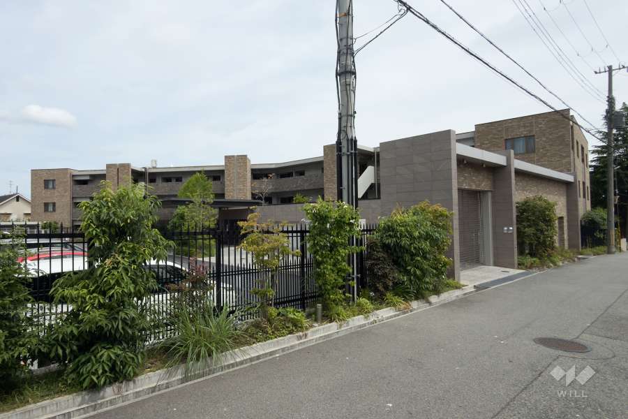 ディアエスタミオ西岡本マンションの外観（北西側から）