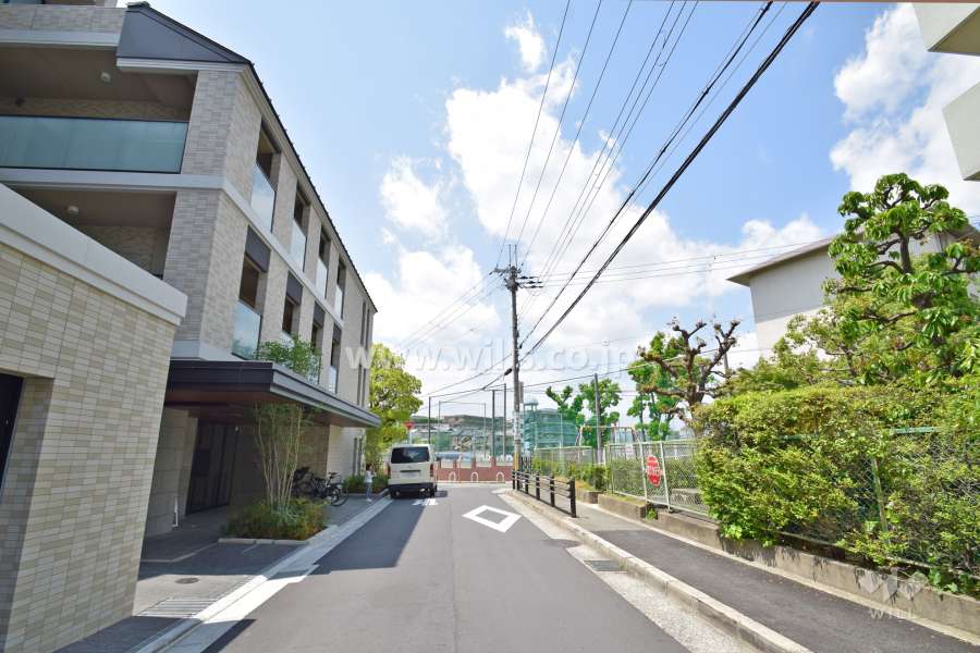 敷地北側の前面道路