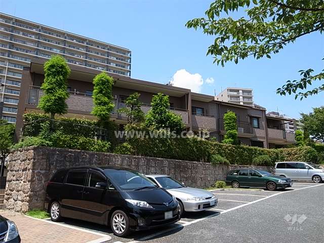 グランドメゾン東豊中ＥＡＳＴ3番館の外観（南側から）