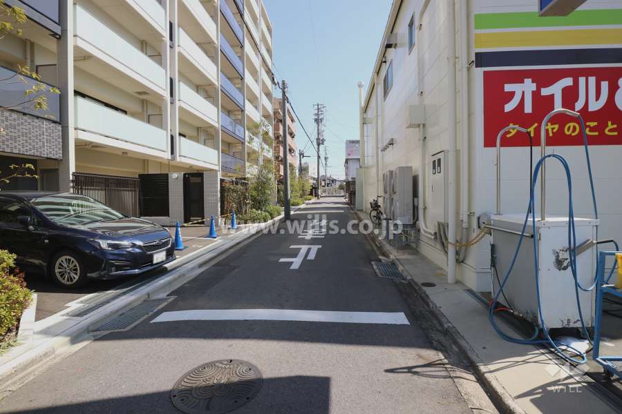 敷地南側の前面道路