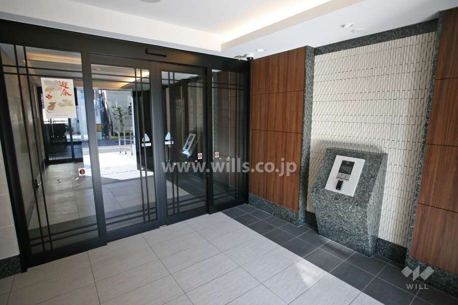 エントランスはオートロック付きです。