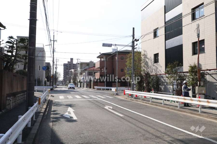 敷地東側の前面道路