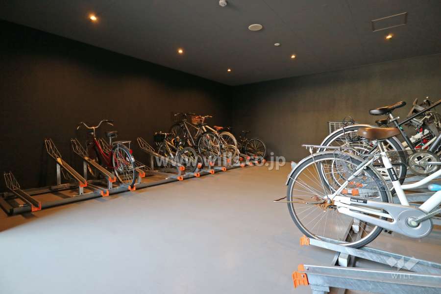 屋内に設けられた駐輪場