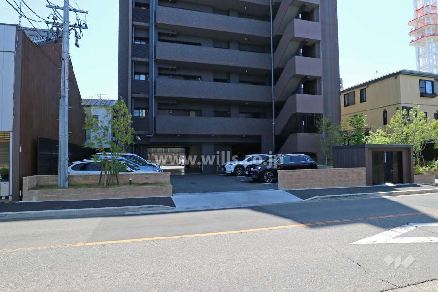 駐車場出入り口