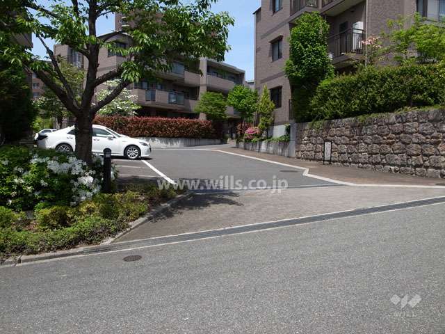 駐車場出入り口
