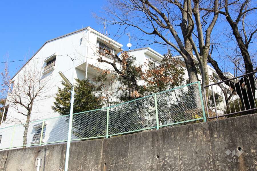 八事本町団地７号棟の外観（北西側から）