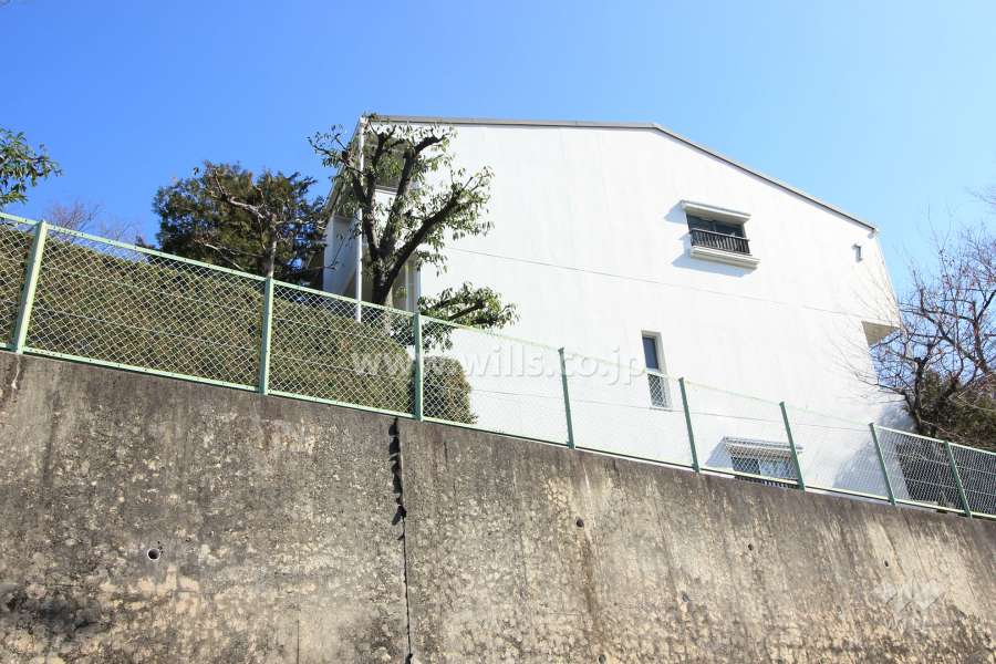 八事本町団地７号棟の外観（南西側から）