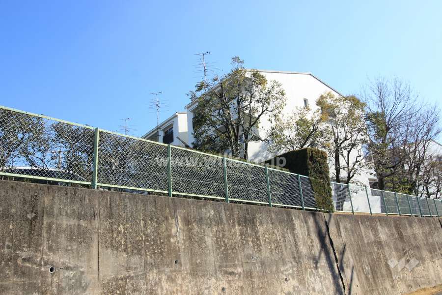 八事本町団地９号棟の外観（北西側から）